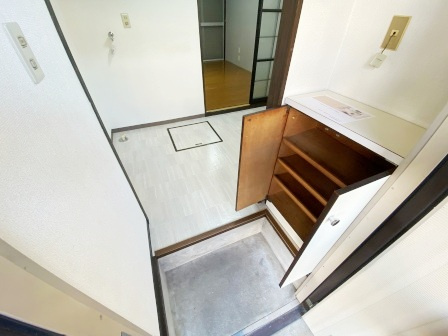 コーポ杉の子の玄関|シンプルで使いやすい玄関です