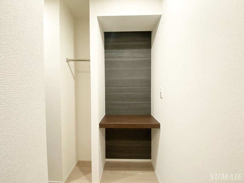セレスティア豊島Nの内装|備え付けデスクです☆