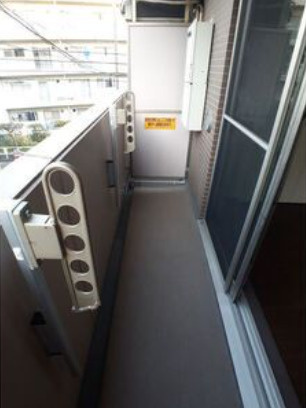 ラグジュアリーアパートメント目黒東山　宅配BOX　浴室乾燥　分譲のバルコニー