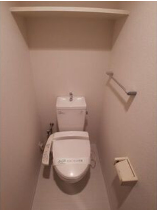 ラグジュアリーアパートメント目黒東山　宅配BOX　浴室乾燥　分譲のトイレ