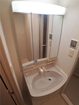 ラグジュアリーアパートメント目黒東山　宅配BOX　浴室乾燥　分譲の洗面所