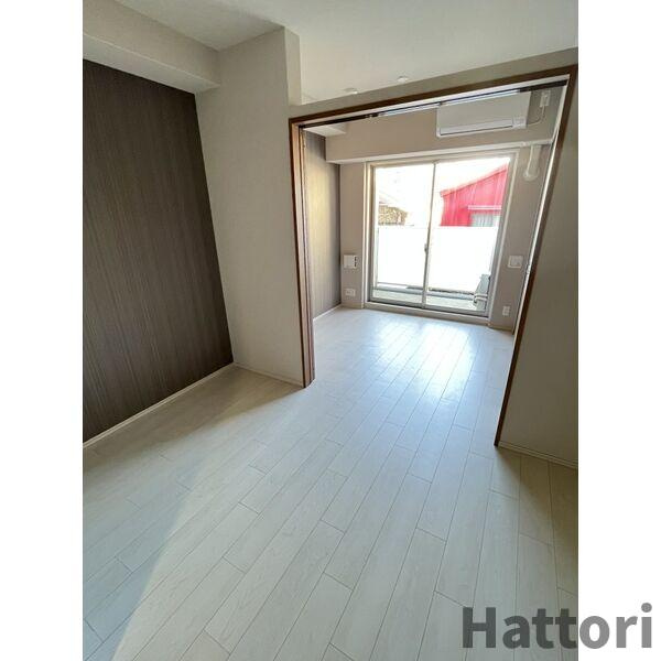 スプランディッド新大阪EASTの居間・リビング