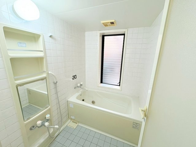 梅津上田町の浴室|基調とした清潔感あるお風呂で一日の疲れをリフレッシュ♪