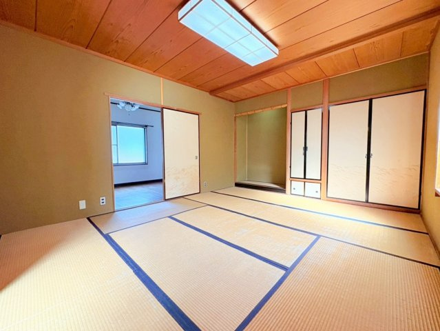 梅津上田町の和室|ちょっと横になりたい…そんなときに嬉しい畳。家事の合間に一息ついたりなど落ち着ける空間です。