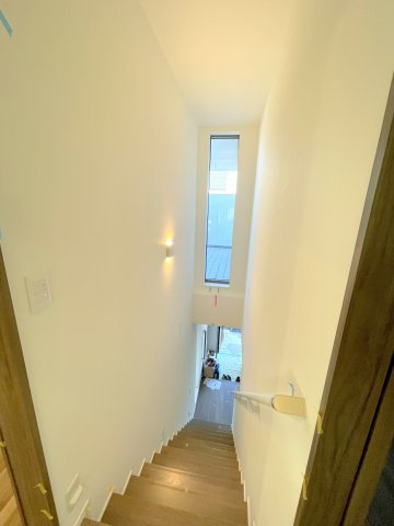 （仮称）杉並区松ノ木３丁目メゾンの内装|★天井も高く明るい階段★