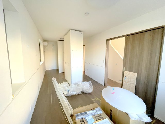 （仮称）杉並区松ノ木３丁目メゾンの洋室|★可動式収納の配置で広い11.5帖の洋室にもなります★