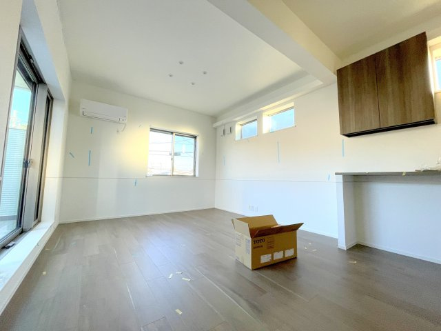 （仮称）杉並区松ノ木３丁目メゾンの居間・リビング|★16.9帖・3面採光で陽当たり良好な2階リビング★