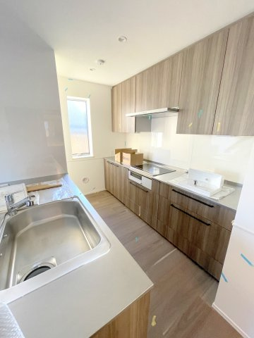 （仮称）杉並区松ノ木３丁目メゾンのキッチン|★広々キッチンスペース／お手入れしやすいIHヒーター★