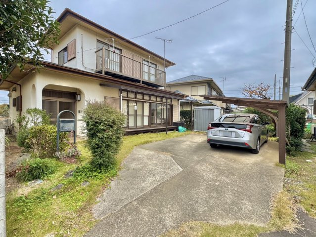 ひたちなか市大字足崎中古戸建の駐車場