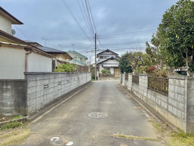 ひたちなか市大字足崎中古戸建の前面道路含む現地写真
