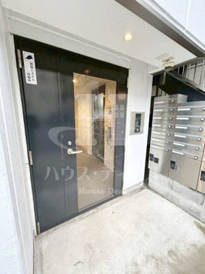 【エントランス】 | noir et blanc蕨 | 落ち着いたエントランスです