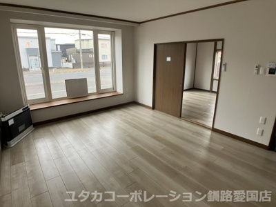 【居間・リビング】 | 昭和北3丁目190-1619売家 | 日当たり良好で暖かなので冬場は少し暖房費が助かるかも…☆