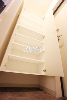 【設備】 | FDS吹田1番館 | 収納力たっぷりのシューズボックスで玄関すっきり！