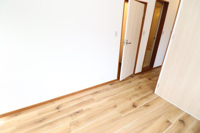 ロイヤルハイツの洋室