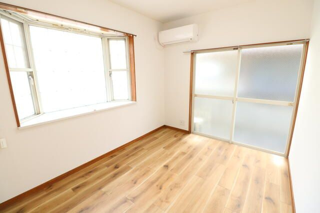 ロイヤルハイツの居間・リビング