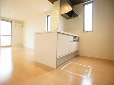 【キッチン】 | グリーンスクエアＡ | うれしいIHクッキング☆天井のダウンライトがおしゃれです♪