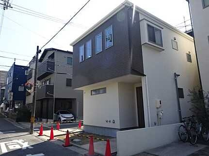広島市南区宇品御幸4丁目　新築一戸建て(全2棟)の前面道路含む現地写真