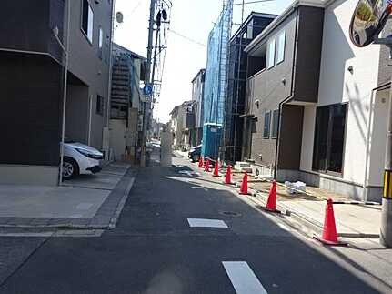 広島市南区宇品御幸4丁目　新築一戸建て(全2棟)の前面道路含む現地写真