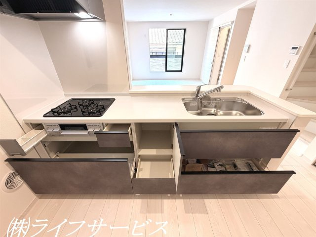 【キッチン】 | 塚本５丁目新築戸建 | 使い勝手の良い引き出し収納