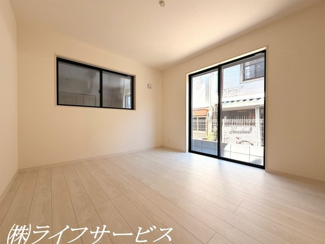 【洋室】 | 塚本５丁目新築戸建 | １階サービスルーム/クローゼット有