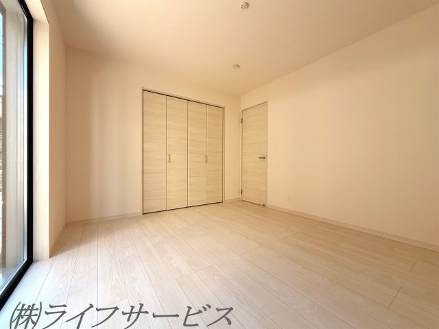 【洋室】 | 塚本５丁目新築戸建 | １階サービスルーム/クローゼット有