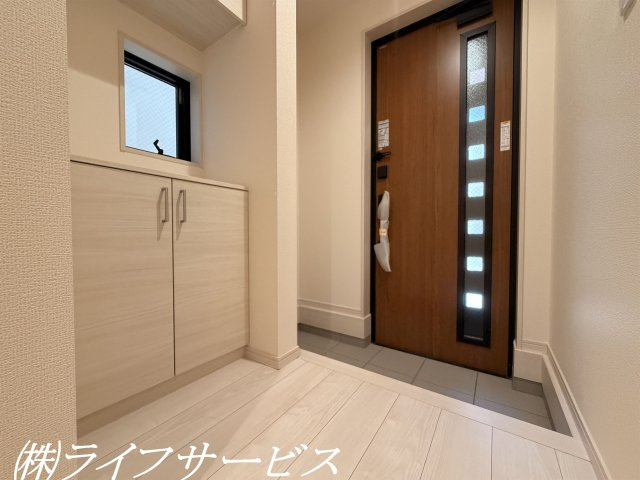 【玄関】 | 塚本５丁目新築戸建 | 玄関/シューズボックス有