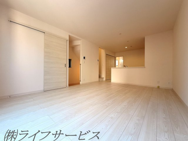 【居間・リビング】 | 塚本５丁目新築戸建 | ２階／リビングダイニング12.2帖
