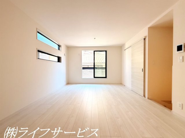 【居間・リビング】 | 塚本５丁目新築戸建 | ２階／リビングダイニング12.2帖