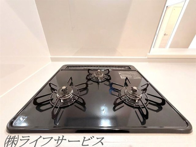 【キッチン】 | 塚本５丁目新築戸建 | グリル/３口ガスコンロでお料理も楽々