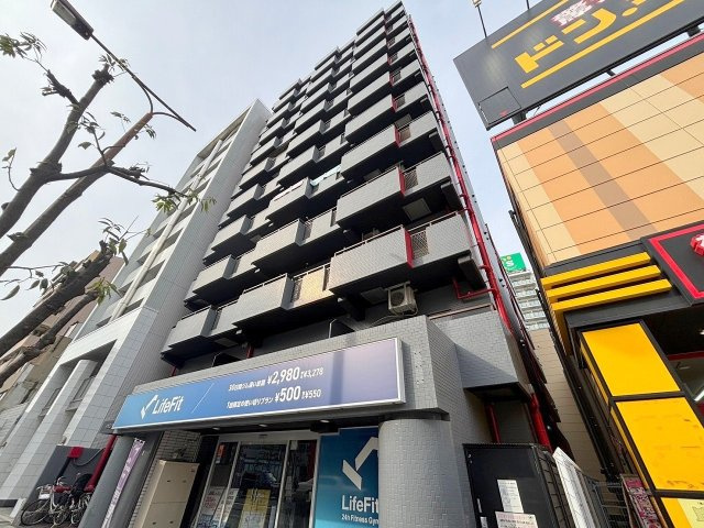 日生ロイヤルマンション十三の外観