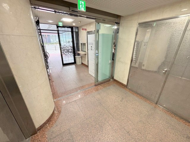 日生ロイヤルマンション十三のロビー