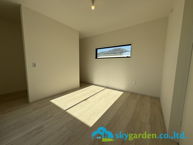 茅ヶ崎市矢畑2期　新築戸建　全5棟　2号棟の寝室|広くて明るい寝室