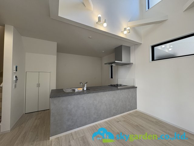 茅ヶ崎市矢畑2期　新築戸建　全5棟　2号棟のキッチン|視界良好の対面キッチン