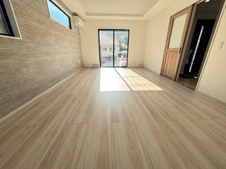 【居間・リビング】 | 佐伯区美の里1丁目（楽々園駅） | 19帖リビング☆　対面式のキッチンでリビングが見渡せるので、お子様やご家族の様子が見えて安心です♪