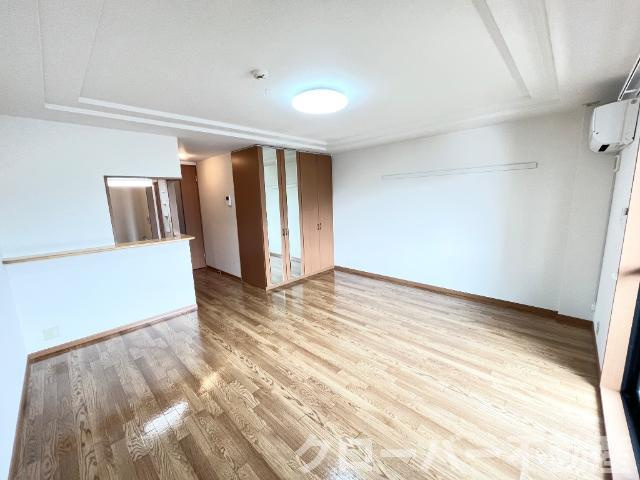 サンシャイン　フジの居間・リビング|洋室