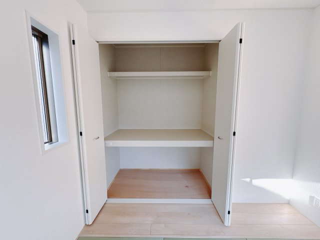 【Cradle garden】鹿沼市緑町 第5の収納|〇3号棟・1階5.2帖和室〇
客間としても利用できる和室には、ゲスト用寝具や座布団などしまえるたっぷり収納付き！
※2025年11月撮影