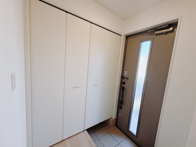 【Cradle garden】鹿沼市緑町 第5のバルコニー|〇3号棟〇
屋根付きのインナーバルコニーは、急な雨でも安心。
洗濯物も干しやすく、暮らしに頼れるスペースです！
※2025年11月撮影