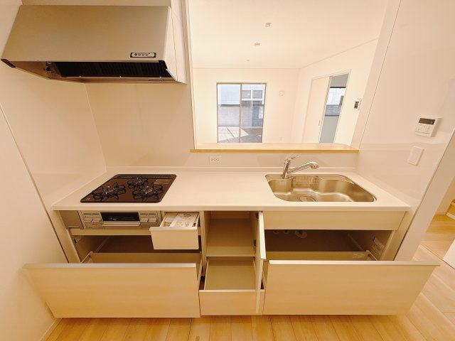 【Cradle garden】鹿沼市緑町 第5の居間・リビング|〇3号棟〇
和室の仕切りを開放すればLDKと合わせて広々スペースに早変わり！和のテイストをプラスした癒しの空間になります。
※2025年11月撮影