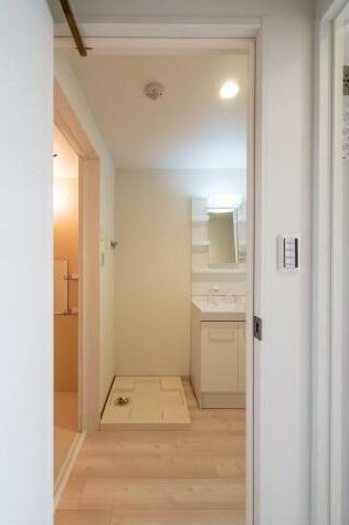 Ｓｔｅｌｌａ　Ｌｕｃｅ（ステーラ・ルーチェ）の独立洗面台|別室参考写真です。