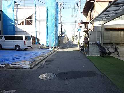 広島市南区宇品御幸4丁目　新築一戸建て(全2棟)の前面道路含む現地写真