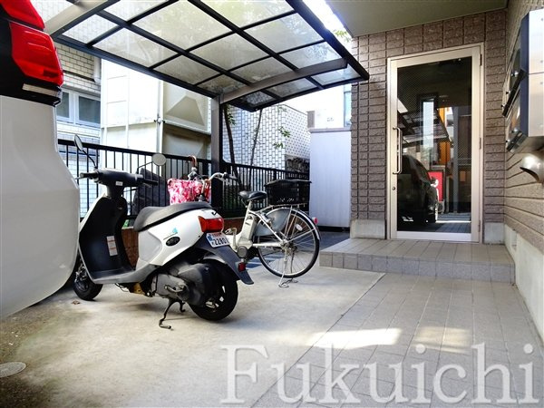  a la mode(アラモード)のエントランス