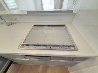 【キッチン】 | 安芸郡熊野町出来庭2丁目【外構付】 | オール電化☆火を使わないIHクッキングヒーターで安全調理☆凹凸がないのでお掃除もラク☆