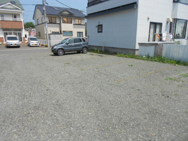 マンションエトピリカの駐車場