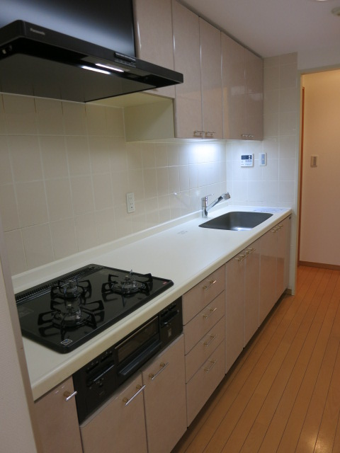 リーベスト東中山のキッチン|大きめのシステムキッチン