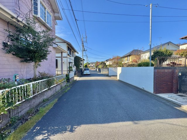 守谷市松前台中古戸建の前面道路含む現地写真