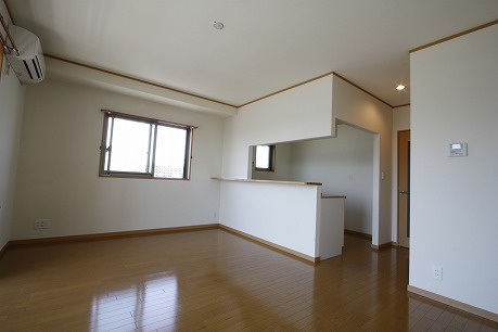 高崎栄町スターレジデンスの居間・リビング|小窓はございません。