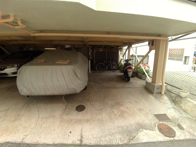 戸石マンションの駐車場