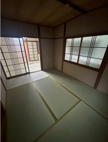 城の下通アパートの内装