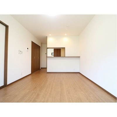 【居間・リビング】 | さくらテラス葉山 | ゆったりとした13.4帖のカウンターキッチンリビング