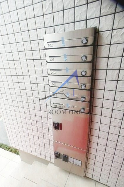 レジデンス西尾久のその他共用部分|集合ポストと宅配ボックスです。